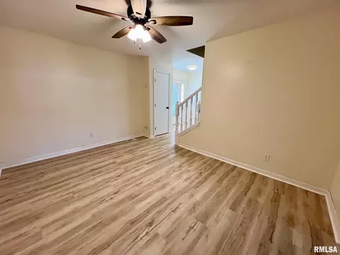 Living - 905 W Wind Rose Ln, Athens, IL 62613 photo 4 of 10