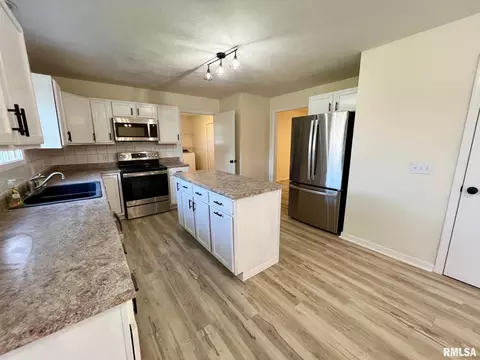 Kitchen - 905 W Wind Rose Ln, Athens, IL 62613 photo 2 of 5