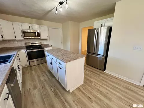 Kitchen - 905 W Wind Rose Ln, Athens, IL 62613 photo 5 of 5