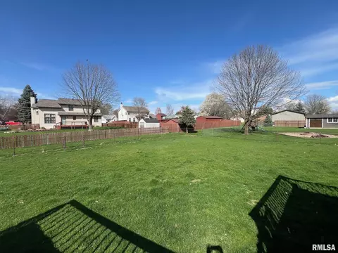 Exterior - 905 W Wind Rose Ln, Athens, IL 62613 photo 6 of 7