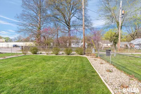 Exterior - 1223 N Ledlie Ave, Springfield, IL 62702 photo 6 of 10
