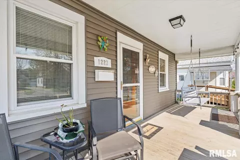 Exterior - 1223 N Ledlie Ave, Springfield, IL 62702 photo 4 of 10