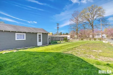 Exterior - 1223 N Ledlie Ave, Springfield, IL 62702 photo 5 of 10