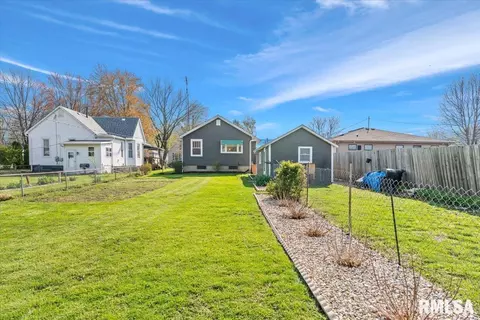 Exterior - 1223 N Ledlie Ave, Springfield, IL 62702 photo 8 of 10