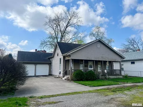 214 E Rutledge St, Petersburg, IL 62675