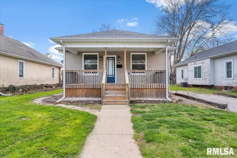 520 N 6th St, Auburn, IL 62615