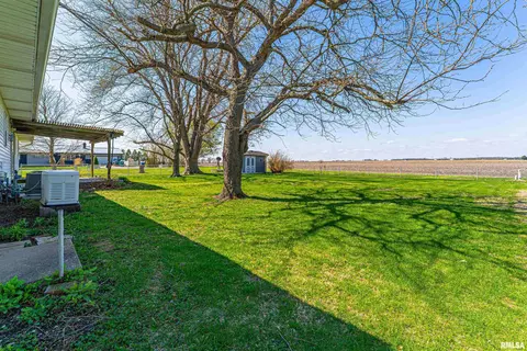 101 N Maple St, Chestnut, IL 62518 photo 18