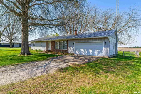 101 N Maple St, Chestnut, IL 62518 photo 3