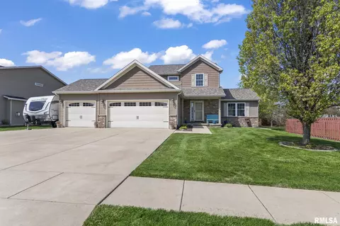 501 Garvey Ln, Chatham, IL 62629