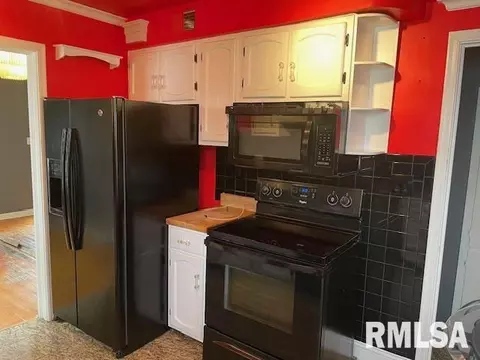 Kitchen - 2409 S 11th St, Springfield, IL 62703 photo 4 of 5