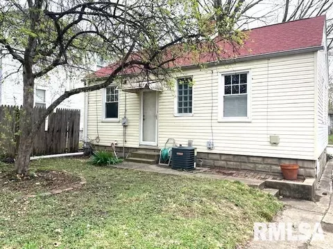 Exterior - 2409 S 11th St, Springfield, IL 62703 photo 3 of 4