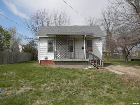 59 4th St, Galesburg, IL 61401