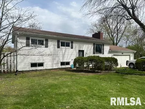 606 Woodland Pl, Jacksonville, IL 62650