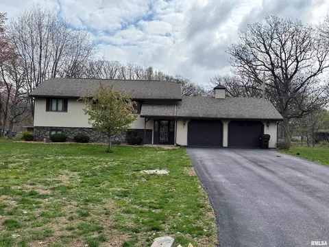 1207 Roosevelt Rd, Taylorville, IL 62568