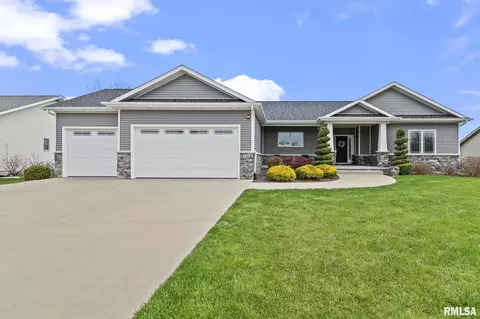 520 Willows Ave, Chatham, IL 62629