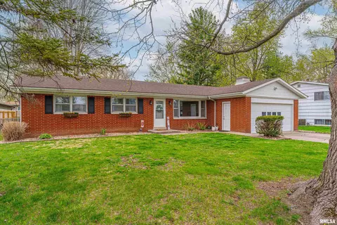 327 Wagon Wheel Ln, Chatham, IL 62629