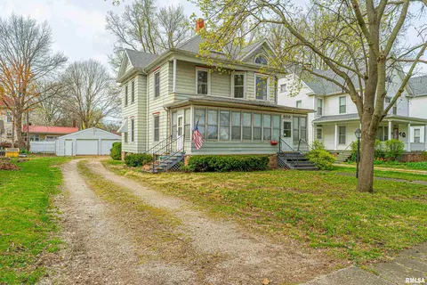 609 College Ave, Lincoln, IL 62656