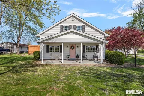 32556 State Route 4, Girard, IL 62640