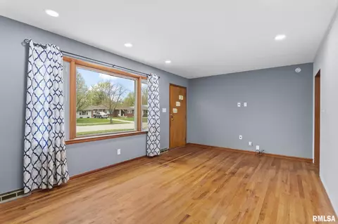 Living - 1804 N 23rd St, Springfield, IL 62702 photo 2 of 4