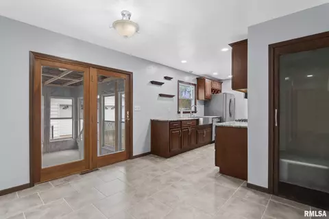 Entry Way - 1804 N 23rd St, Springfield, IL 62702 photo 1 of 1