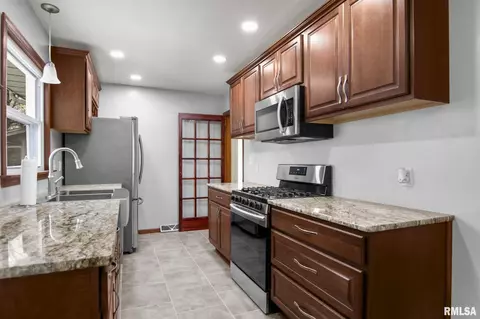Kitchen - 1804 N 23rd St, Springfield, IL 62702 photo 3 of 4