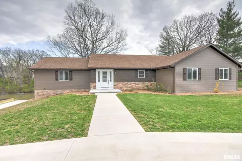 3516 E Lakeshore Dr, Taylorville, IL 62568