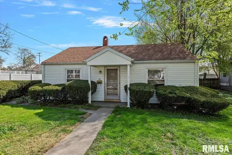 808 S Clay St, Taylorville, IL 62568