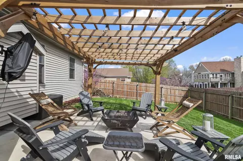 Exterior - 1516 Hosta St, Springfield, IL 62712 photo 6 of 10