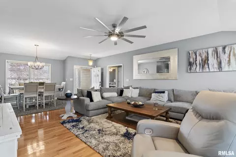 Living - 1516 Hosta St, Springfield, IL 62712 photo 3 of 4
