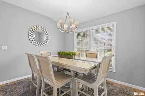 Dining - 1516 Hosta St, Springfield, IL 62712 photo 2 of 4