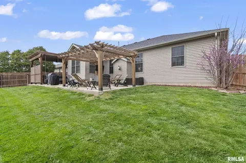 Exterior - 1516 Hosta St, Springfield, IL 62712 photo 5 of 10