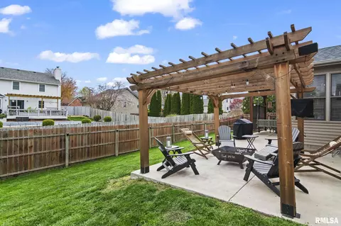 Exterior - 1516 Hosta St, Springfield, IL 62712 photo 9 of 10