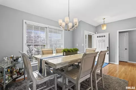 Dining - 1516 Hosta St, Springfield, IL 62712 photo 1 of 4