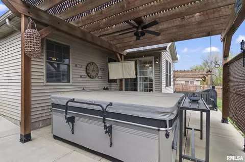 Exterior - 1516 Hosta St, Springfield, IL 62712 photo 7 of 10