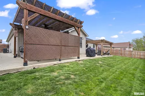 Exterior - 1516 Hosta St, Springfield, IL 62712 photo 8 of 10