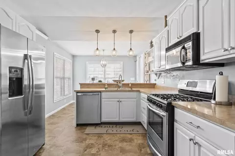 Kitchen - 1516 Hosta St, Springfield, IL 62712 photo 1 of 3