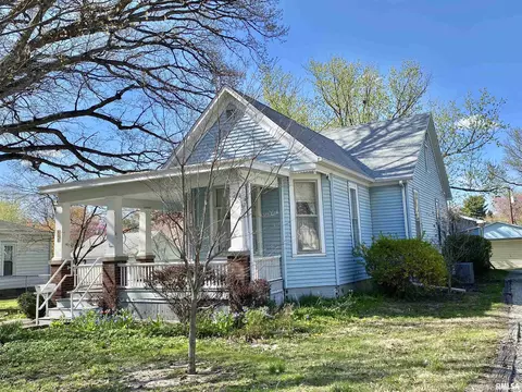 222 10th St, Lincoln, IL 62656