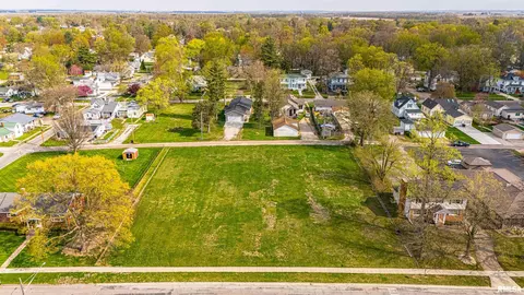 324-328 8th St, Lincoln, IL 62656