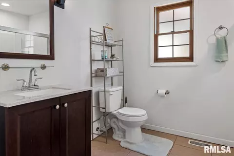 Bath - 1626 Fairmont Dr, Springfield, IL 62702 photo 1 of 2