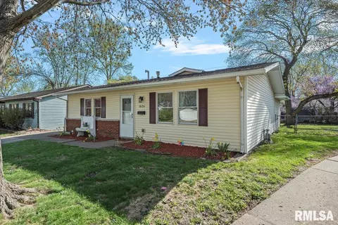Exterior - 1626 Fairmont Dr, Springfield, IL 62702 photo 1 of 5