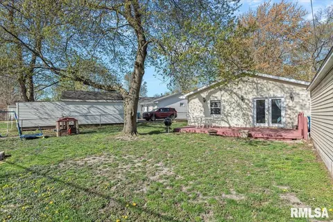 Exterior - 1626 Fairmont Dr, Springfield, IL 62702 photo 4 of 5
