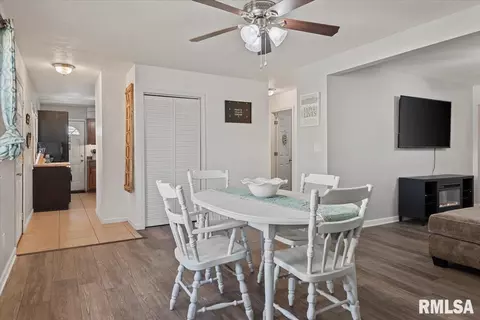 Entry Way - 1626 Fairmont Dr, Springfield, IL 62702 photo 1 of 2
