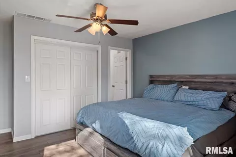 Bedroom - 1626 Fairmont Dr, Springfield, IL 62702 photo 5 of 6