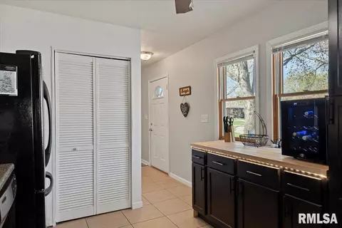 Entry Way - 1626 Fairmont Dr, Springfield, IL 62702 photo 2 of 2