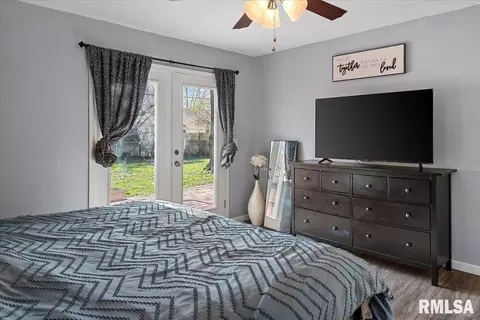 Bedroom - 1626 Fairmont Dr, Springfield, IL 62702 photo 4 of 6