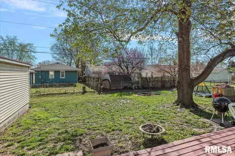Exterior - 1626 Fairmont Dr, Springfield, IL 62702 photo 5 of 5