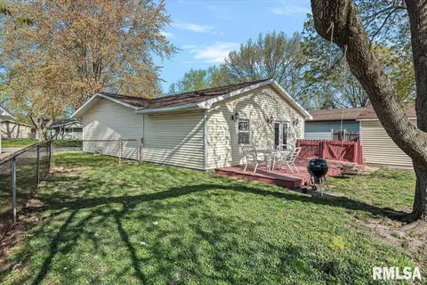 Exterior - 1626 Fairmont Dr, Springfield, IL 62702 photo 2 of 5