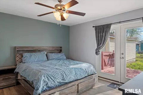 Bedroom - 1626 Fairmont Dr, Springfield, IL 62702 photo 3 of 6