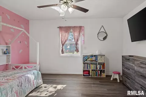 Bedroom - 1626 Fairmont Dr, Springfield, IL 62702 photo 1 of 6
