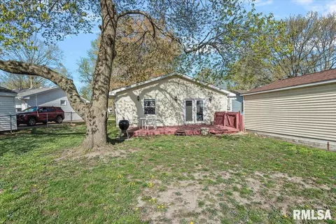 Exterior - 1626 Fairmont Dr, Springfield, IL 62702 photo 3 of 5
